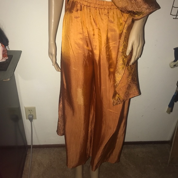 NEW ORIENTAL 2 pc. TUNIC & PANTS - Picture 4 of 9